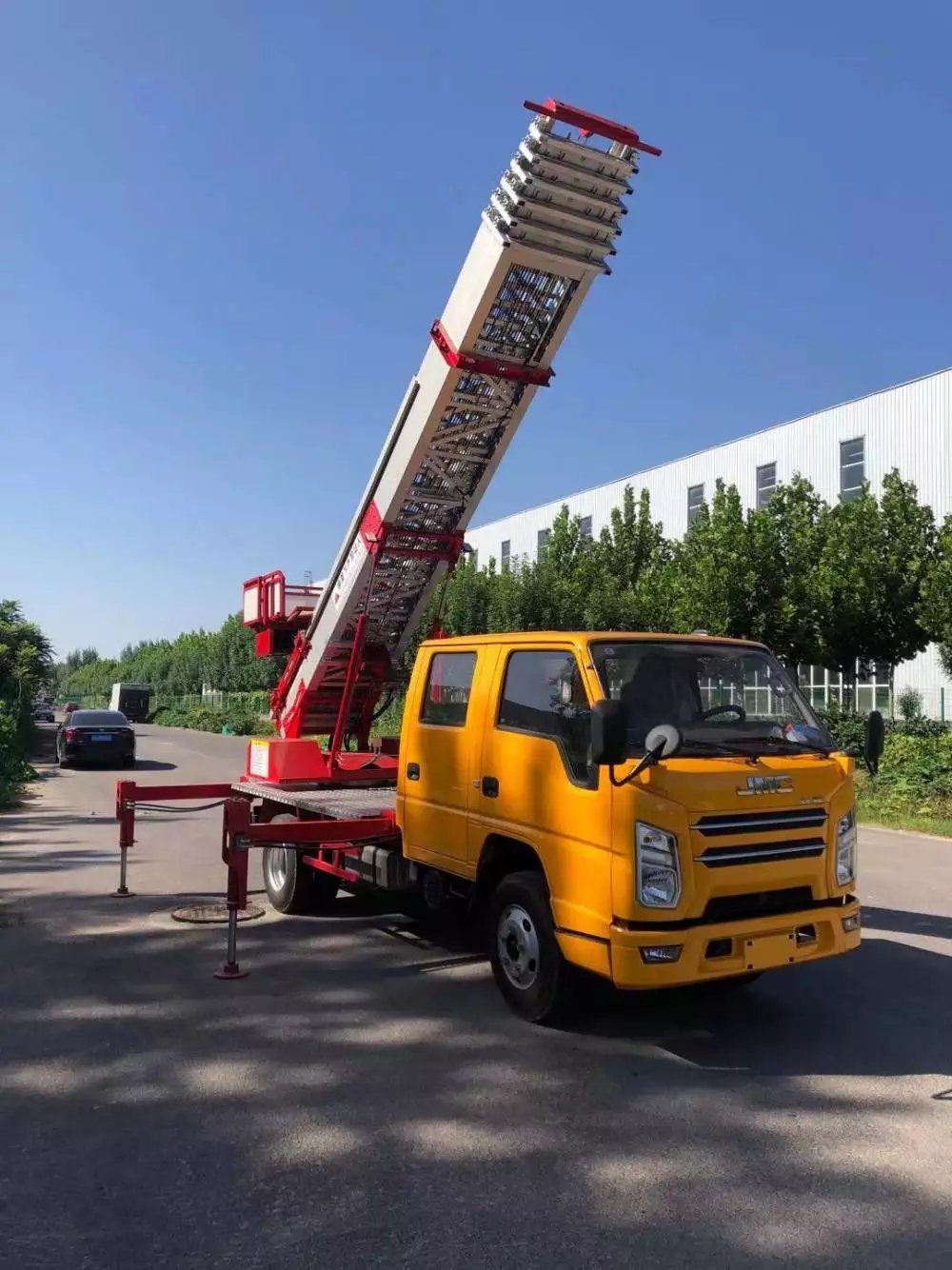 胡场镇附近的云梯车出租服务：轻松解决高空作业需求