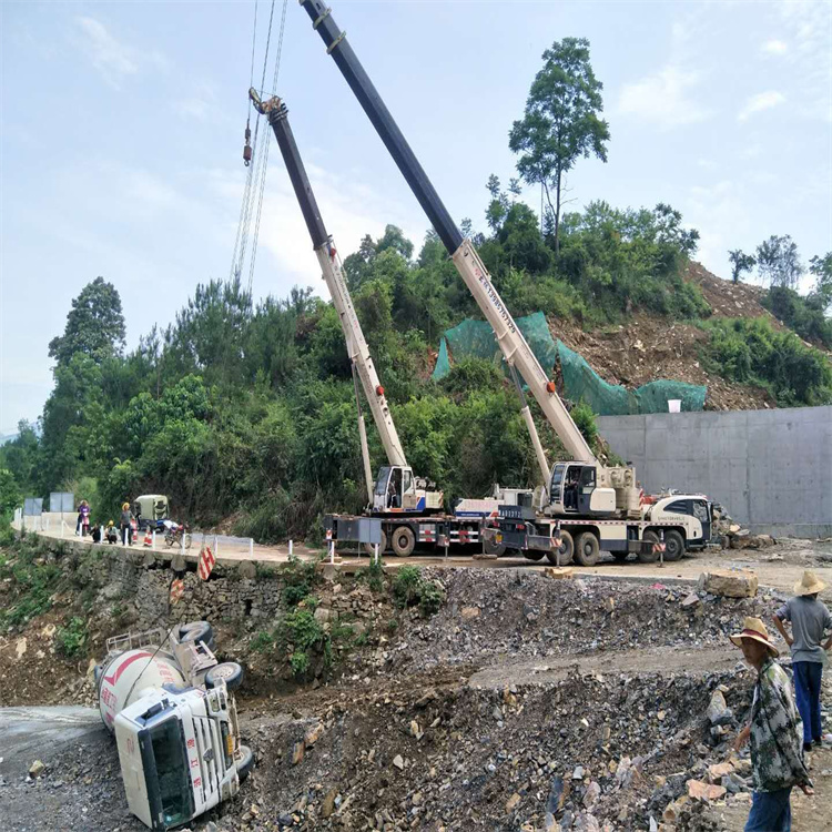 胡场镇汽车掉沟里叫吊车救援要多少钱